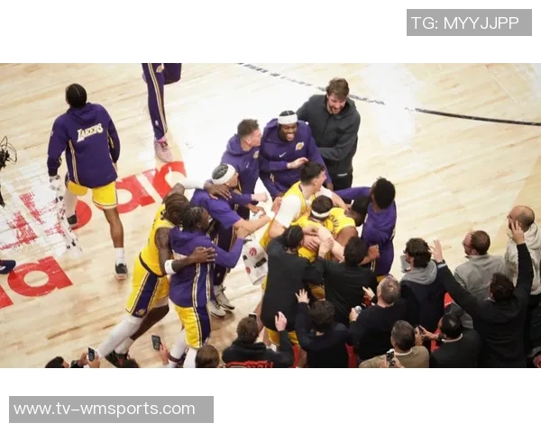 詹姆斯助攻总数已达13699次距离超越保罗仅差80次